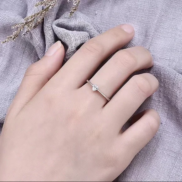 NWT 💍🤍 .925 STERLING SILVER ZIRCON HEART STONE ENGAGEMENT PROMISE RING Size 7 - Picture 2 of 10